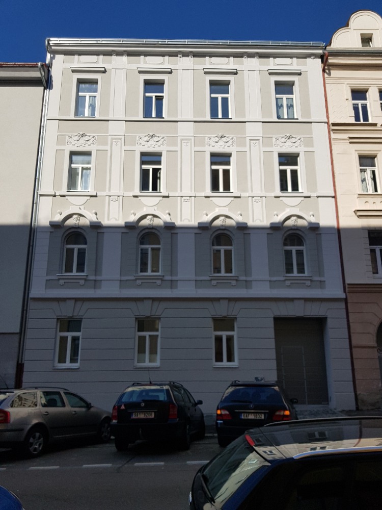 Realizace nátěru fasády bytového domu